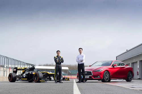 500-10-2018英菲尼迪車輛工程學院中國區冠軍朱嘉春與中國車手周冠宇 01.png